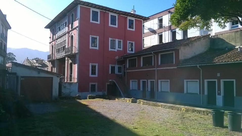 Albergue La Casona Del Peregrino 利亚内斯 外观 照片