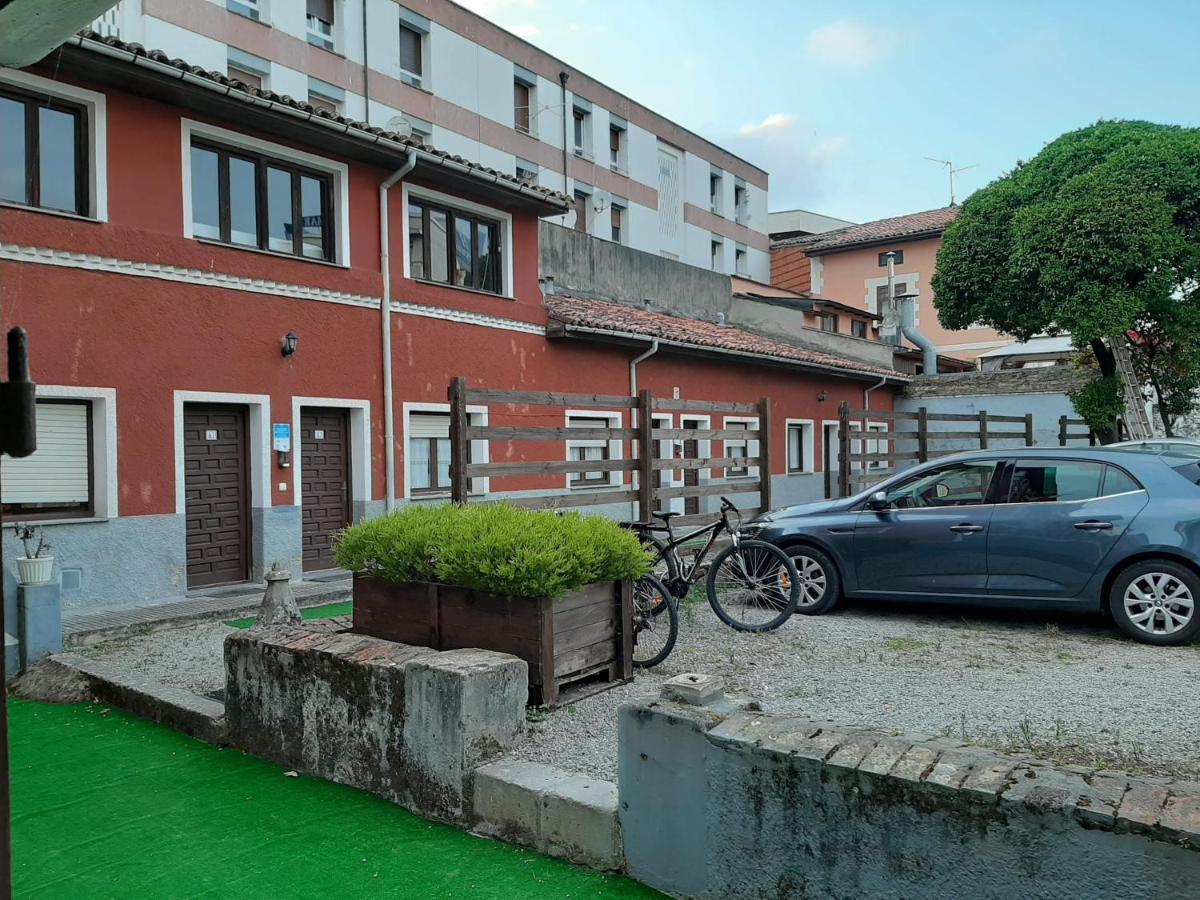 Albergue La Casona Del Peregrino 利亚内斯 外观 照片