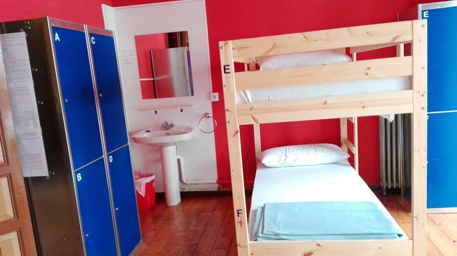 Albergue La Casona Del Peregrino 利亚内斯 外观 照片