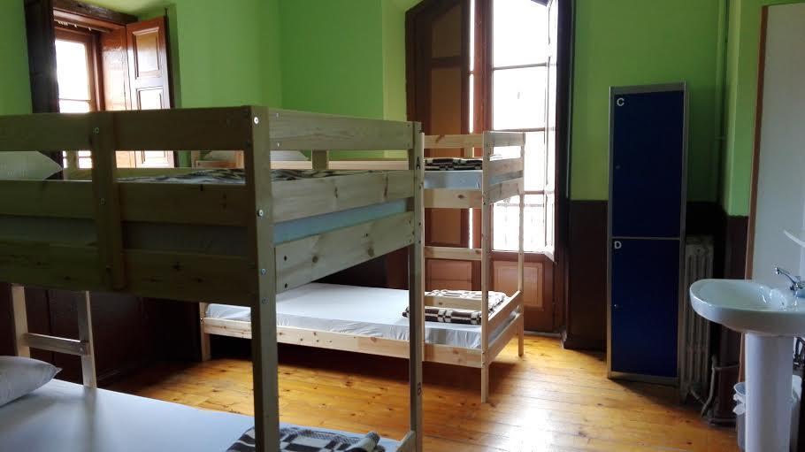 Albergue La Casona Del Peregrino 利亚内斯 外观 照片