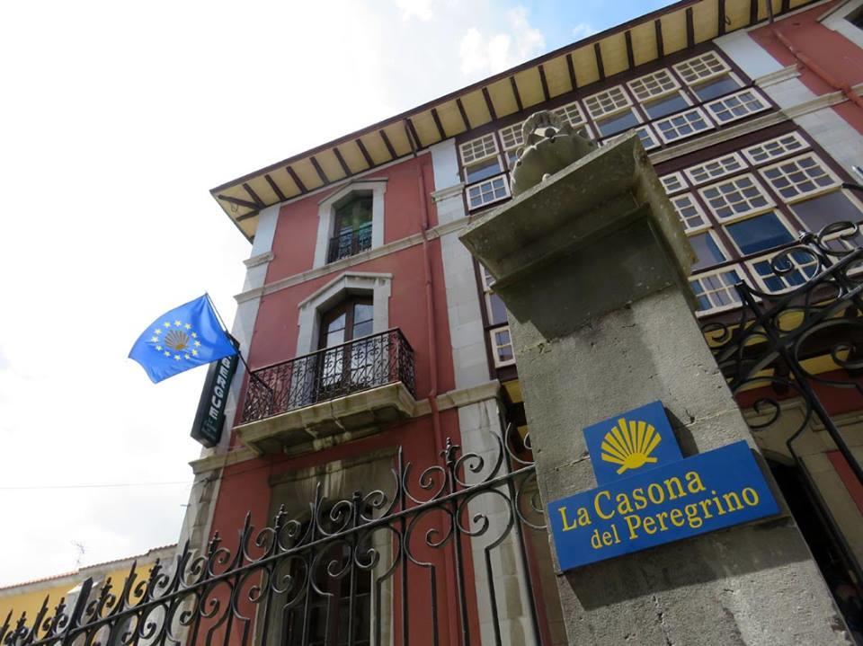 Albergue La Casona Del Peregrino 利亚内斯 外观 照片