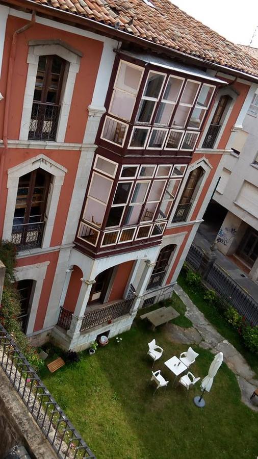 Albergue La Casona Del Peregrino 利亚内斯 外观 照片