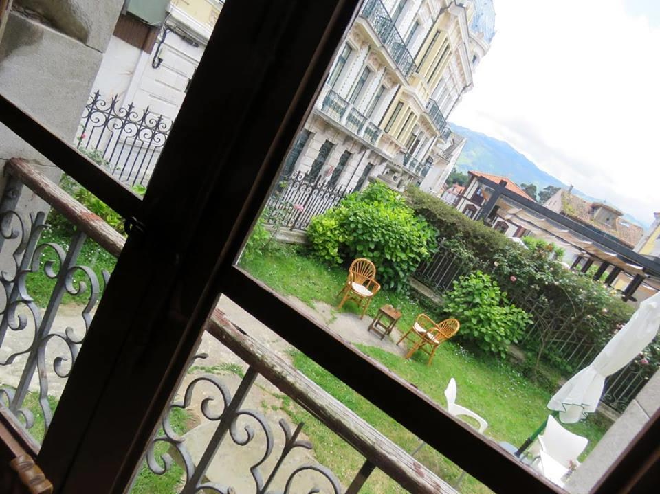 Albergue La Casona Del Peregrino 利亚内斯 外观 照片